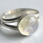 Кольцо Беллы (неофициальное) Стерлинговое серебро. Радужный лунный камень. Размер меняется Цена 2250 руб. (включая доставку)