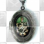 Cullen Family Crest Twilight New Moon Locket Necklace green